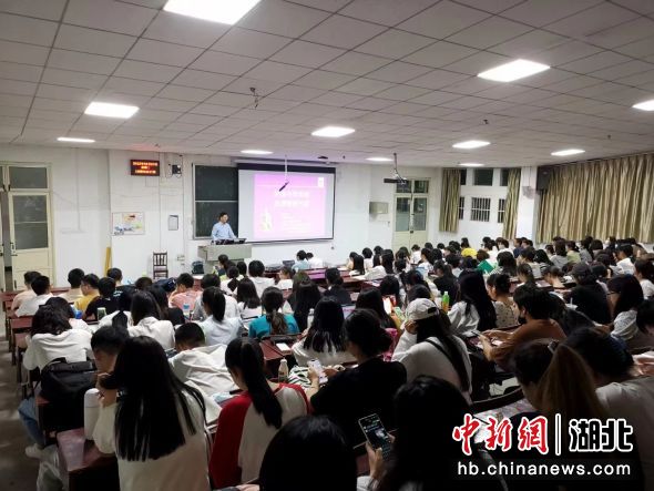 朱正明走进太阳成集团讲述关公文化 朱正明走进太阳成集团讲述关公文化